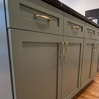 What’s the Best Paint Type for Kitchen Cabinets in Chicago’s Climate?