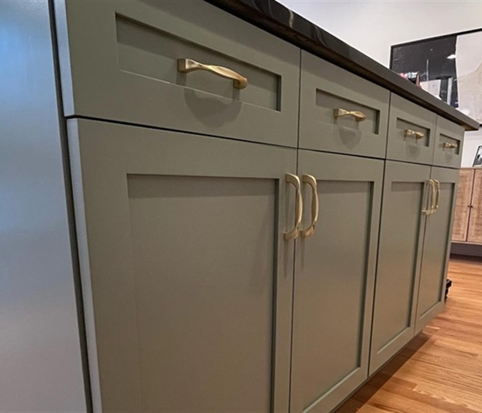 What’s the Best Paint Type for Kitchen Cabinets in Chicago’s Climate?